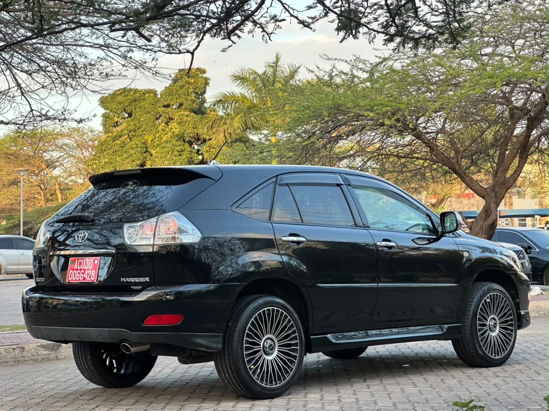 TOYOTA HARRIER thumbnail 3